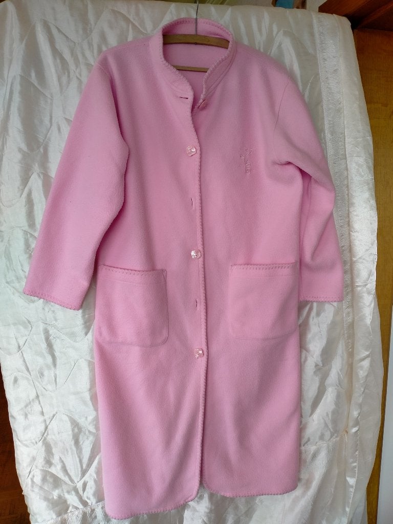 Roze kamerjas,met broderie,fleece,met knopen,maat M/L., Vêtements | Femmes, Homewear, Enlèvement ou Envoi, Comme neuf, Taille 38/40 (M)