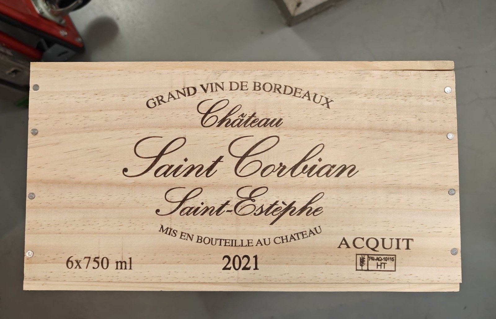 Caisse de 6b chateau saint corbian 2021, Enlèvement