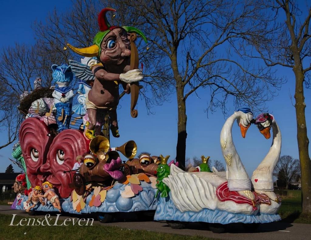 Prachtige nieuwgebouwen carnavalswagen