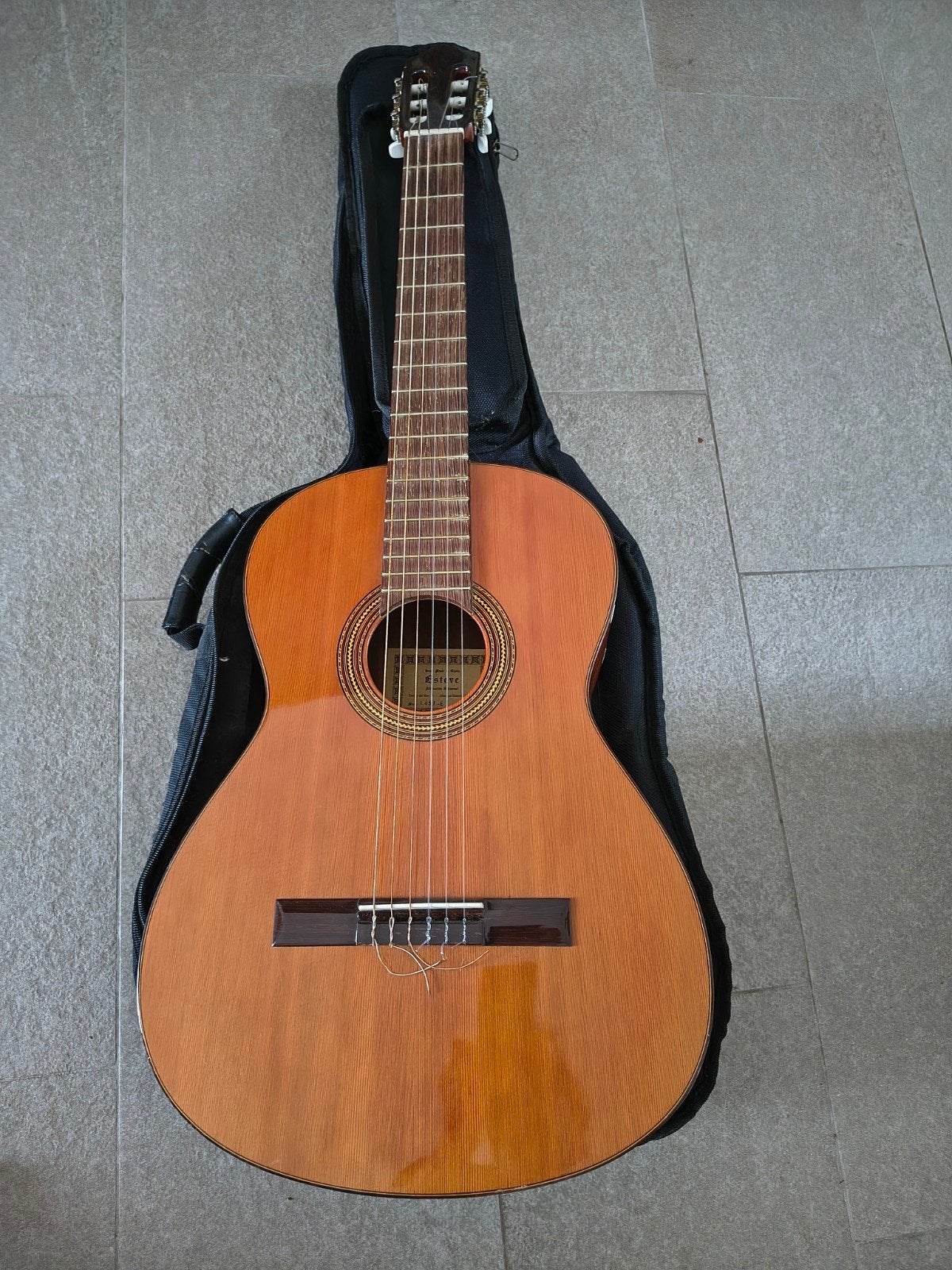 Guitare classique Esteve 1.4ST-E, Musique & Instruments, Instruments à corde | Guitares | Acoustiques, Enlèvement, Utilisé