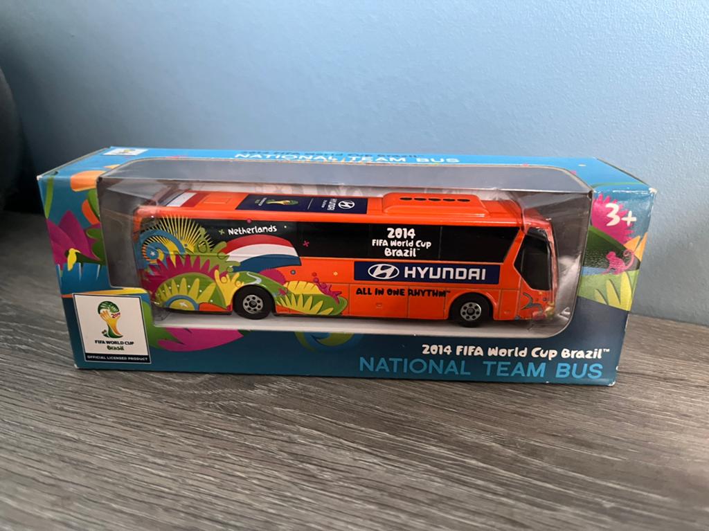 Wk bus Nederland 2014, Hobby & Loisirs créatifs, Voitures miniatures | 1:24, Enlèvement ou Envoi, Comme neuf, Maisto