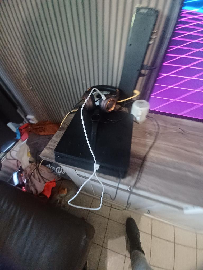 Playstation 4 slim met 8 games, Games en Spelcomputers, Spelcomputers | Sony PlayStation 4, Ophalen of Verzenden, Zo goed als nieuw