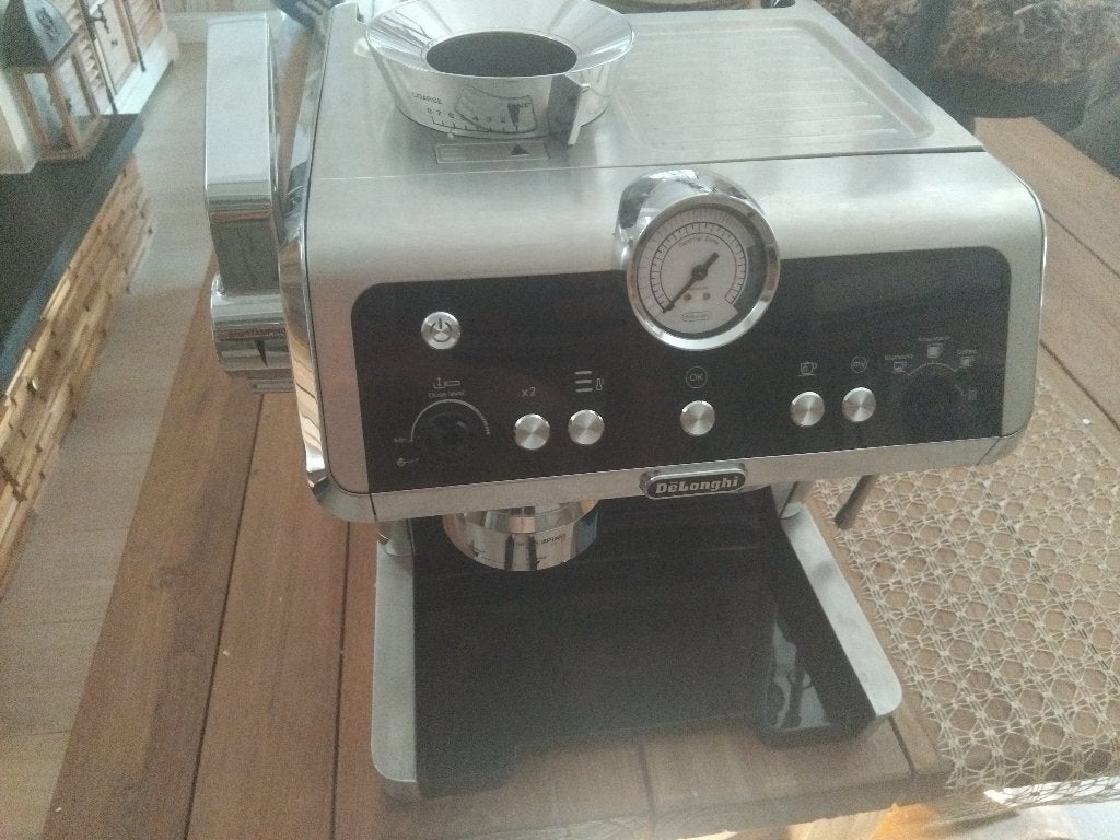 Delonghi automatisch koffiemachine La Barista, Elektronische apparatuur, Koffiezetapparaten, Gebruikt, Koffiemachine, Ophalen