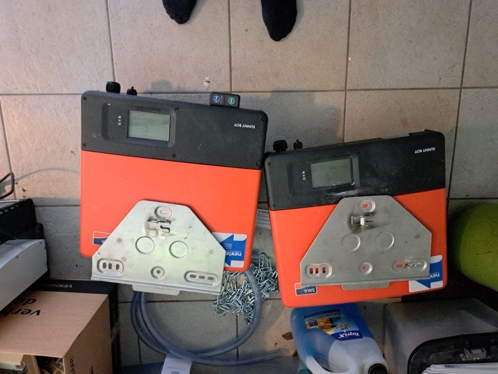 Onduleur SMA 5 KW (2x) triphasé, Enlèvement, Utilisé, Autres types, 200 watts-crêtes ou plus