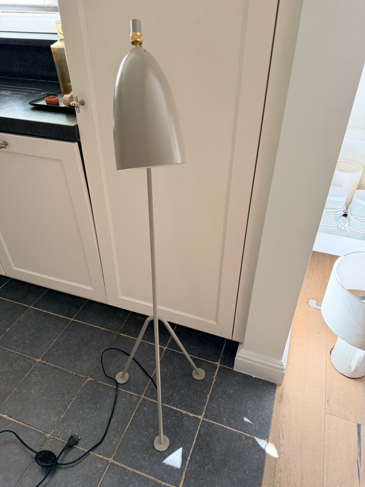 Gubi grashopper, Huis en Inrichting, Lampen | Vloerlampen, Ophalen, Zo goed als nieuw