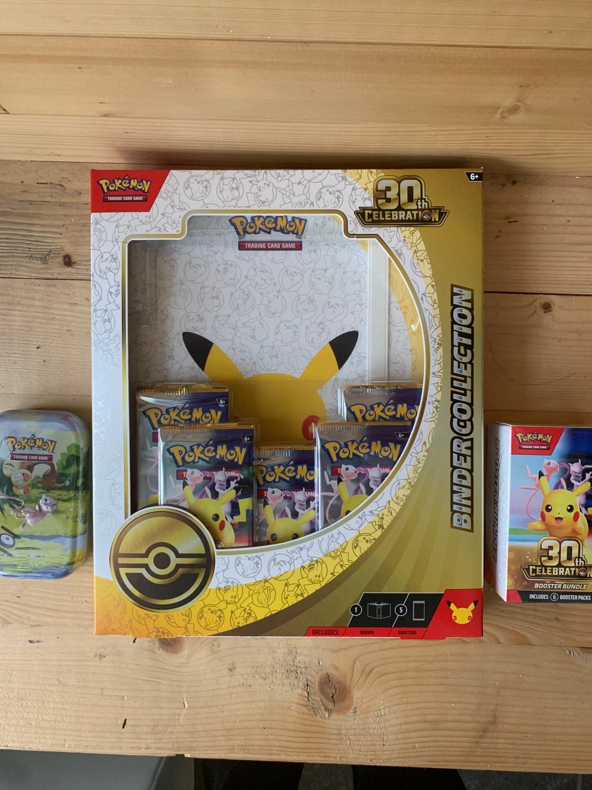 Pokemon 30th celebration sealed, Hobby en Vrije tijd, Ophalen, Zo goed als nieuw, Booster