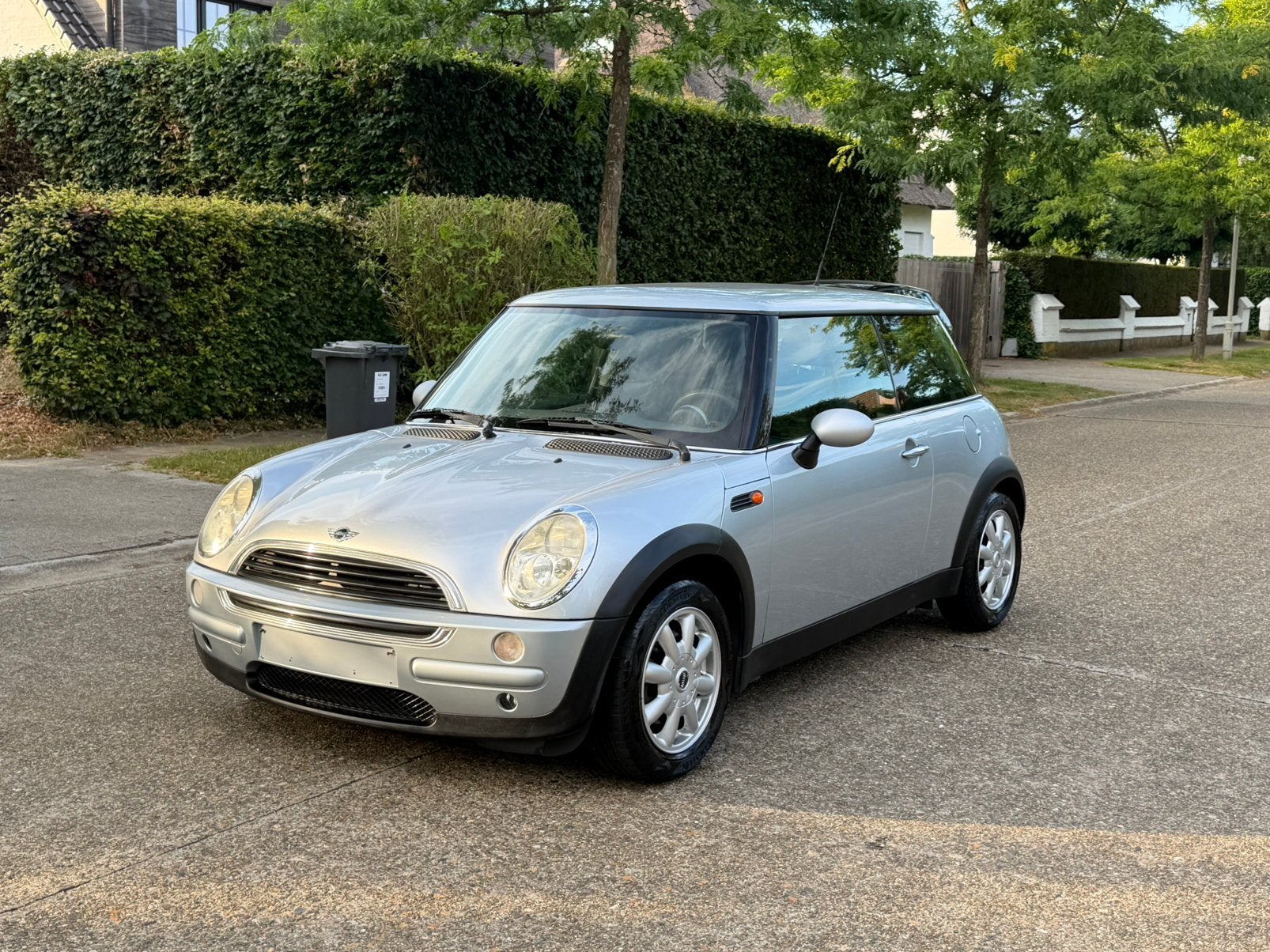 MINI 1.6 Essence — testée — 159 000 km, Argent ou Gris, Boîte manuelle, Entretenue par le concessionnaire, Particulier