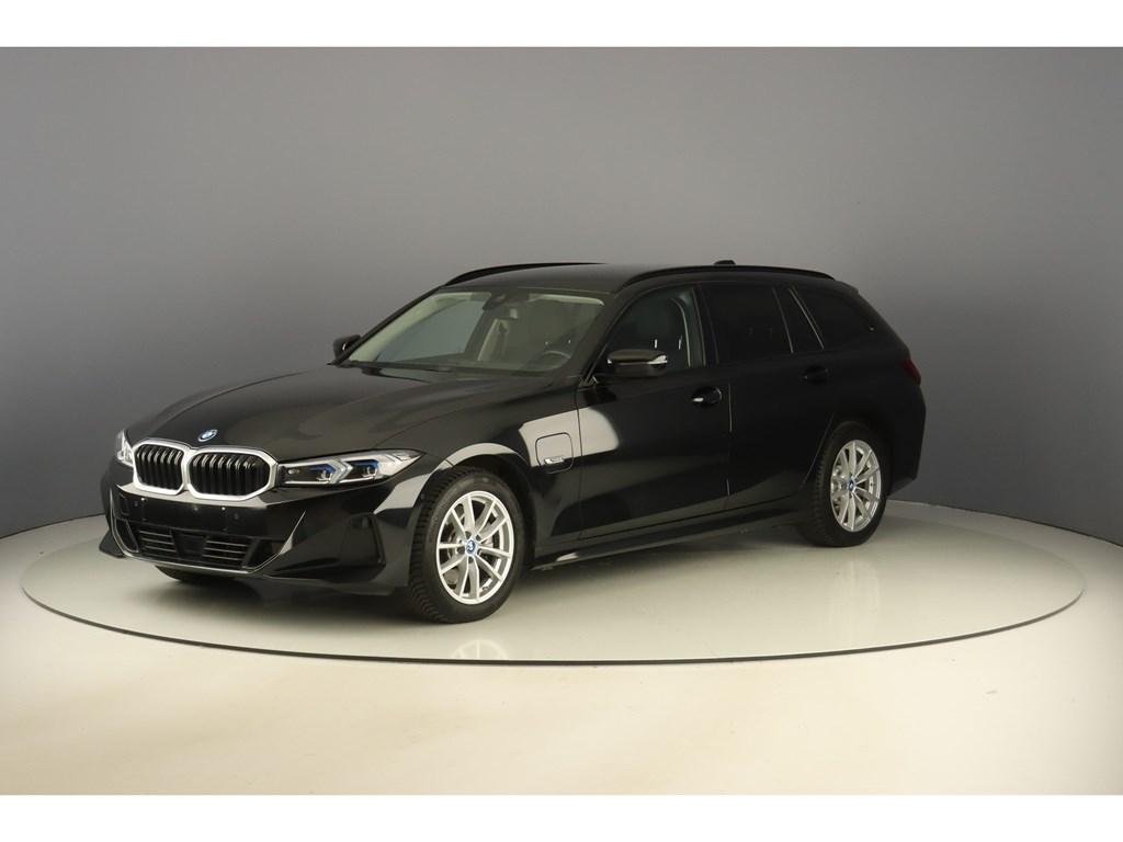 BMW 320 e Touring 204pk Pack Innovation, Zwart, 5 deurs, Hybride Elektrisch/Benzine, 3 Reeks