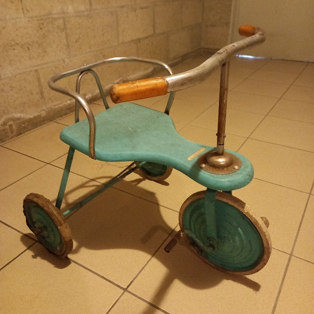 Tricycle vintage à remettre à neuf., Vélos & Vélomoteurs, Enlèvement, Utilisé