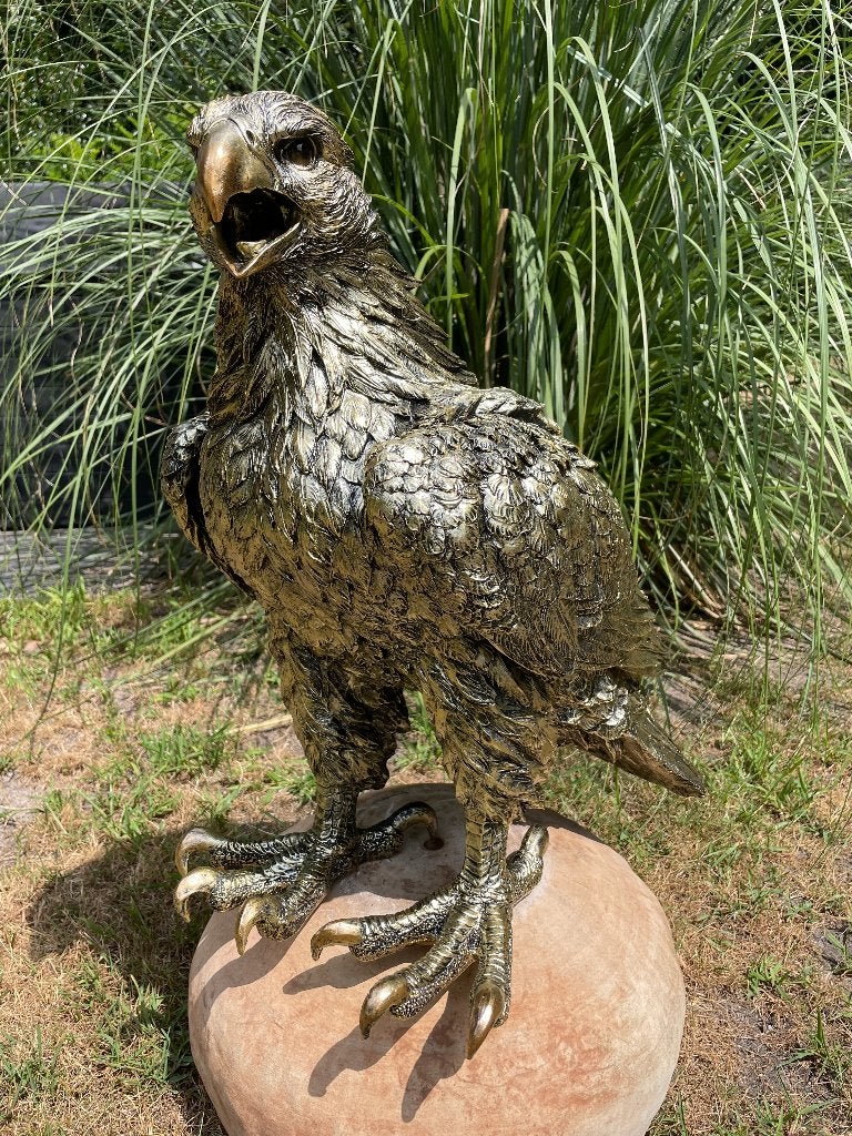 Statue d'aigle doré antique pour pelouse, jardin, zoo, 55 cm, Jardin & Terrasse, Enlèvement, Neuf, Synthétique, Animal