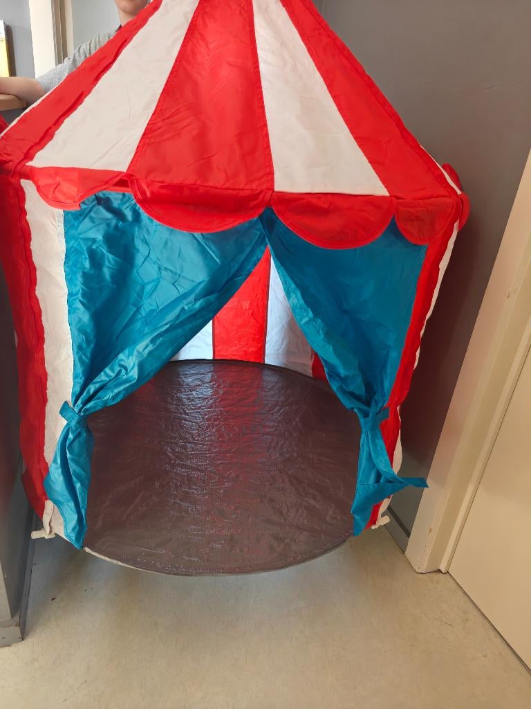 Tent Ikea, Ophalen
