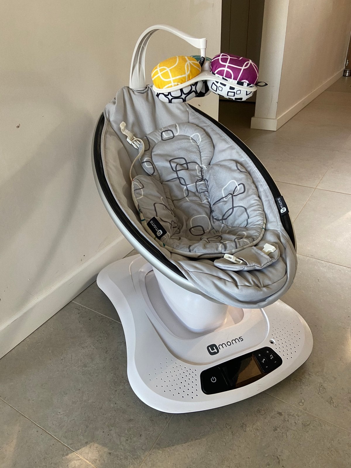 4moms elektrische schommelstoel, Enfants & Bébés, Relax bébé, Utilisé, Siège de balançoire, Autres marques, Avec ceinture(s), Réglable