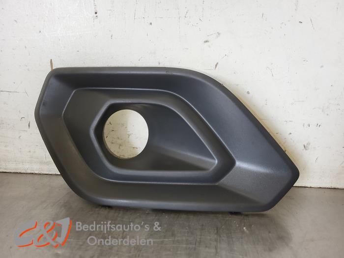 Plaque de protection feu antibrouillard gauche d'un Ford Tra, Autos : Pièces & Accessoires, Éclairage, Ford, Utilisé, 3 mois de garantie