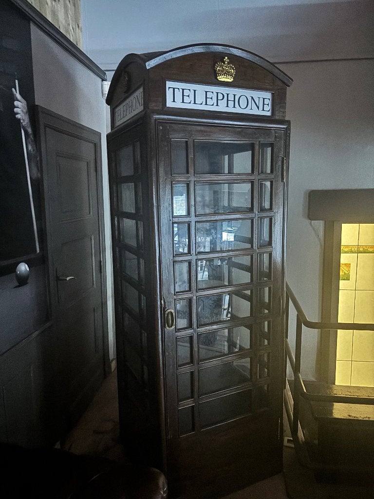 Unieke houten Britse telefooncel – decoratie- of vitrinekast, Ophalen, Gebruikt