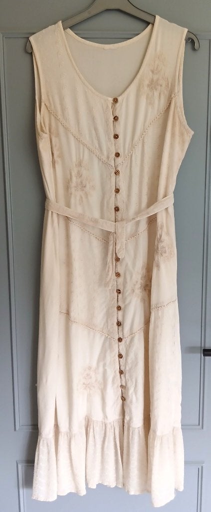 Robe brodée crème, boutonnée - taille 46/48, Vêtements | Femmes, Robes, Enlèvement, Porté