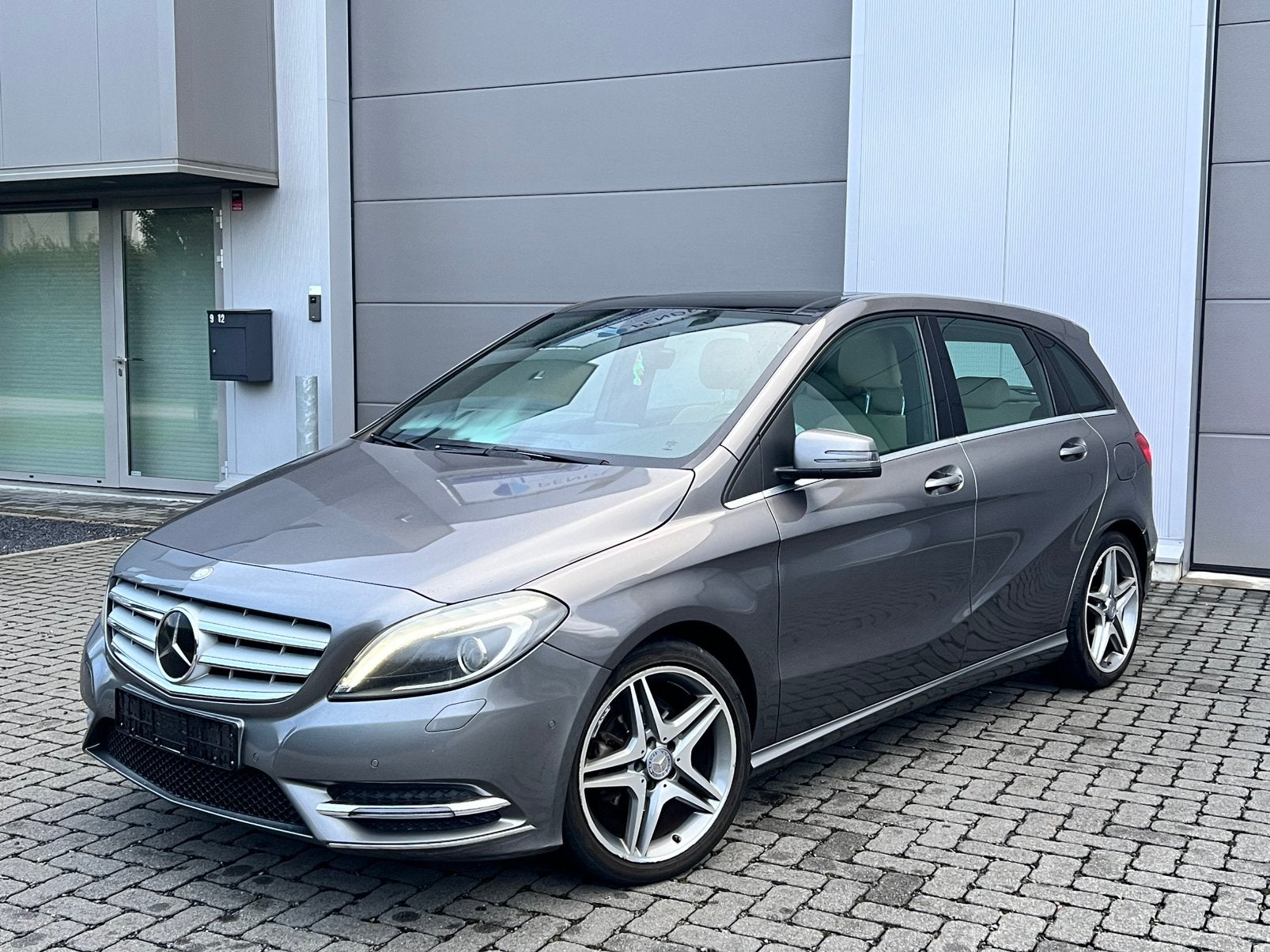 Mercedes-Benz B180 1.5 Diesel Automaat 2014 full option, Auto's, Automaat, Euro 5, Leder, Diesel