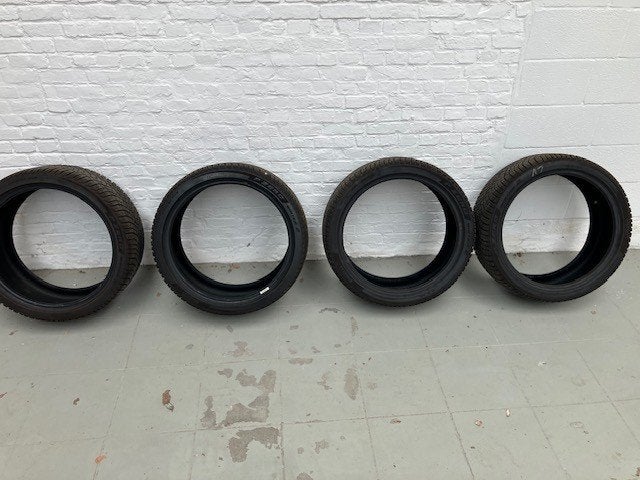 Breedset Banden Merk Pirelli in zeer goede staat..!, Auto-onderdelen, Banden en Velgen, Gebruikt, 255 mm, Winterbanden, Band(en)