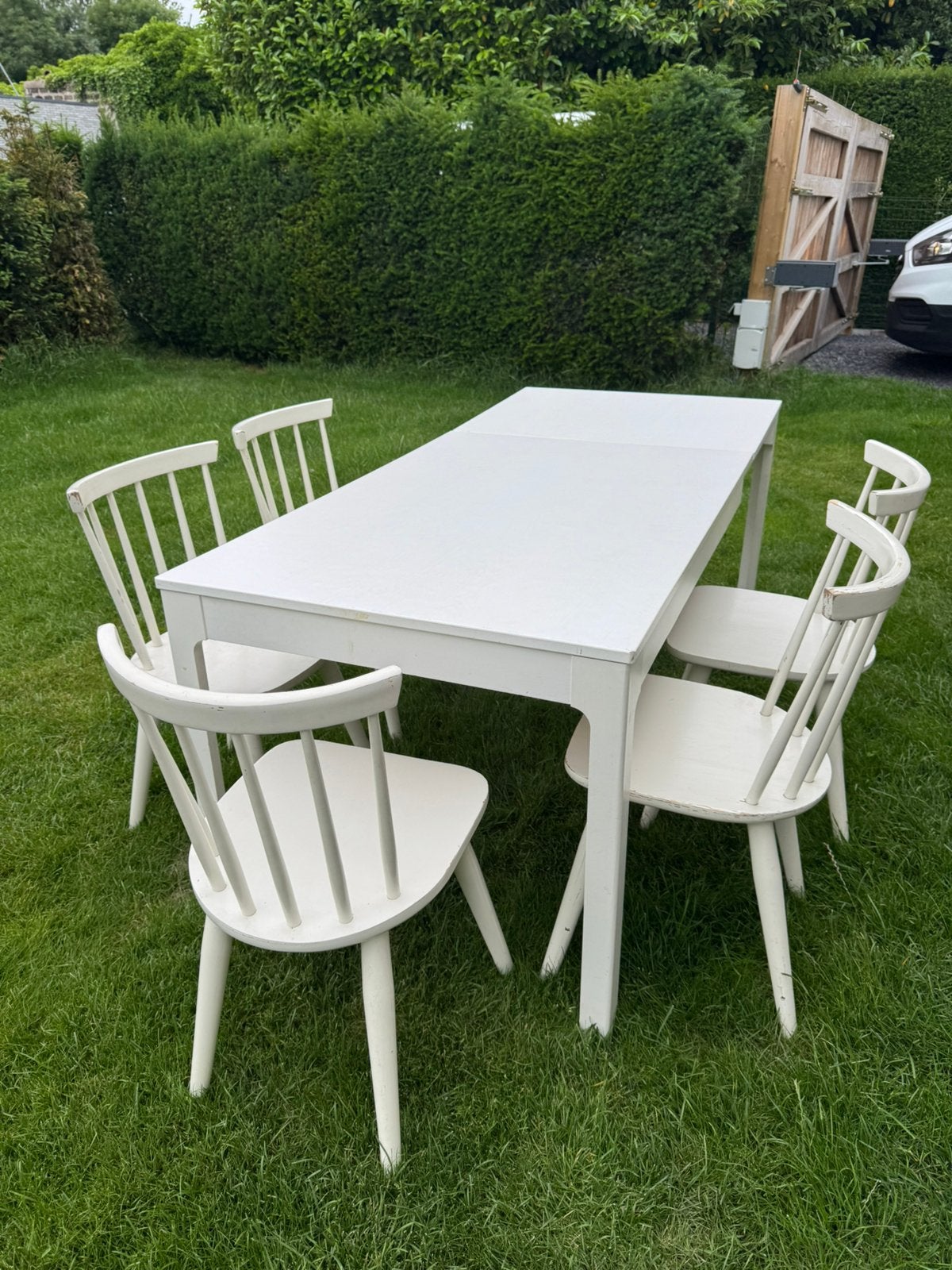 Uitschuifbare tafel met 5 stoelen. Foto, Ophalen of Verzenden, Gebruikt, Rechthoekig, Overige houtsoorten