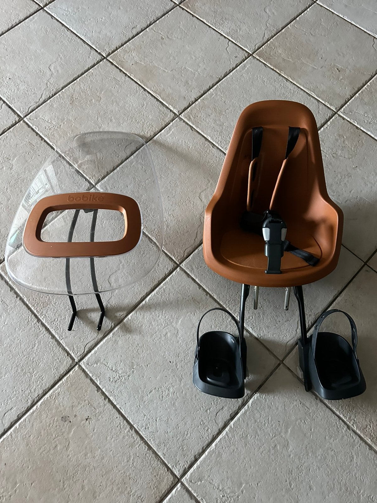 Bobike Fietsstoeltje choc brown met windscherm, Fietsen en Brommers, Ophalen, Nieuw, Voorzitje, Voetsteuntjes