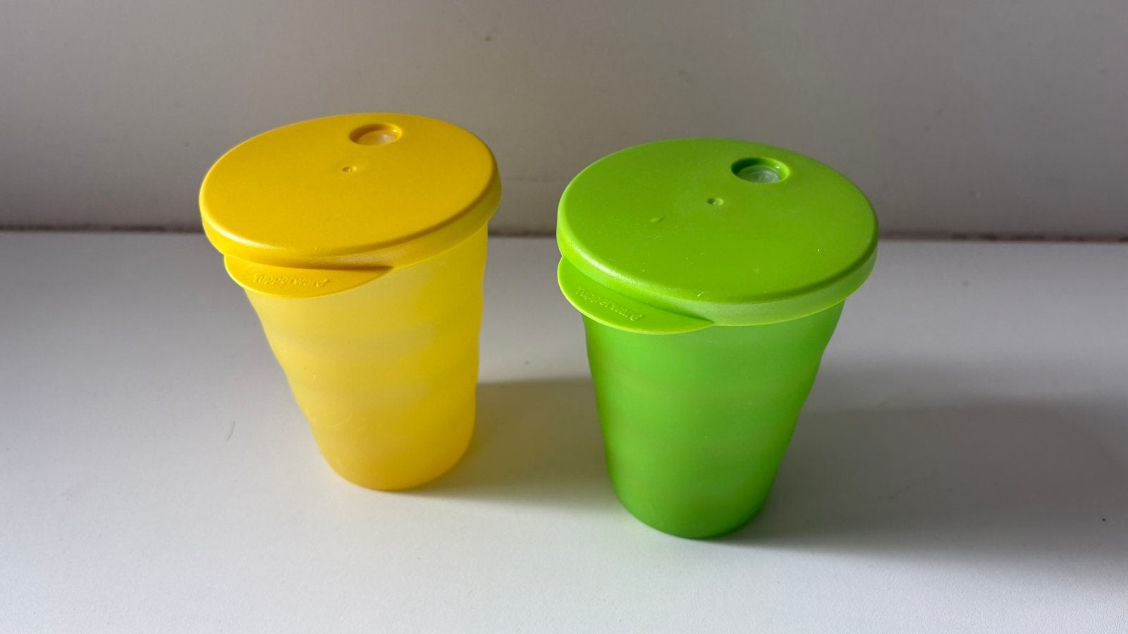 Tupperware drinkbekers - 2 st, Ophalen of Verzenden, Zo goed als nieuw, Beker of Kan, Lekvrij