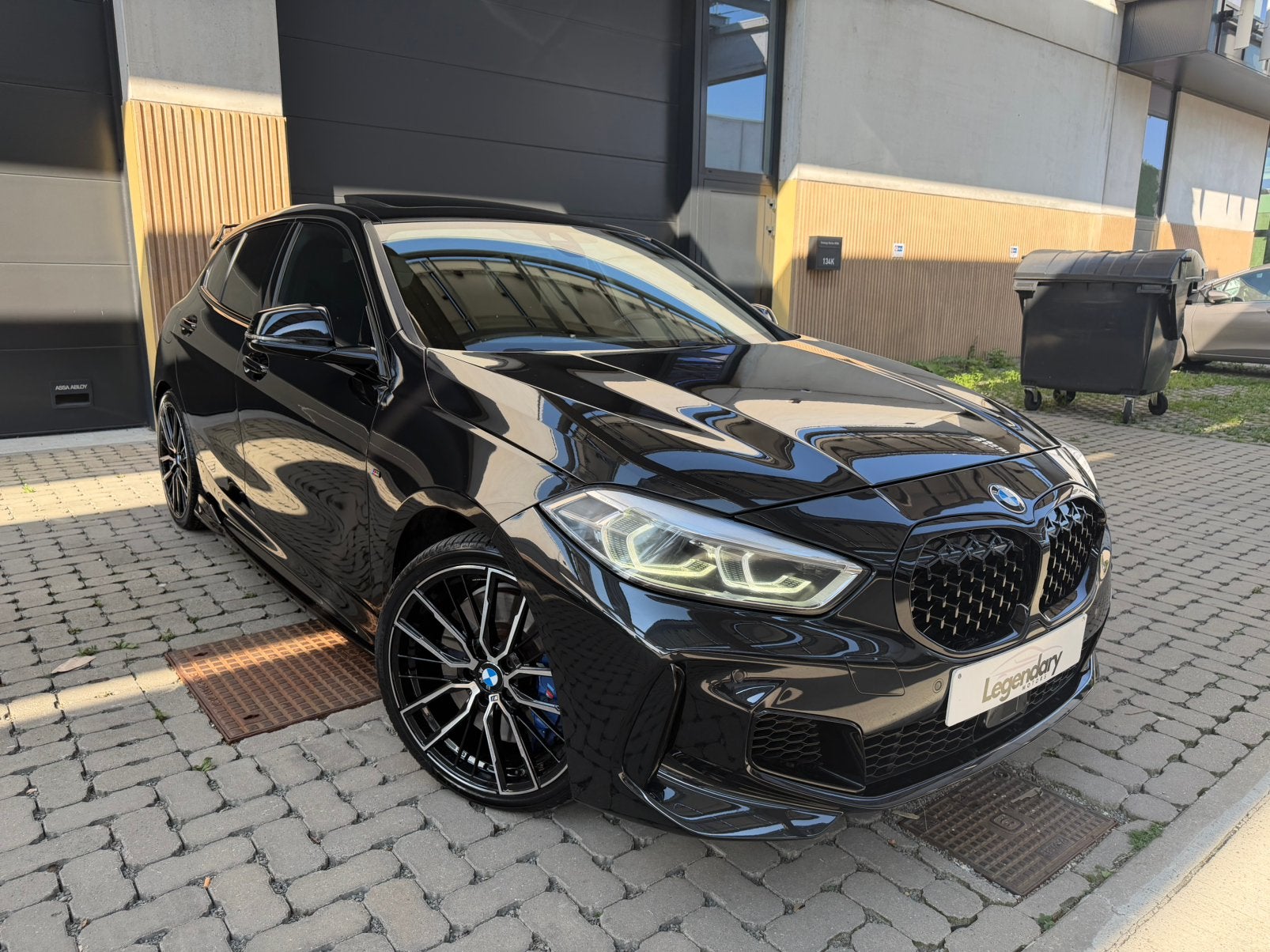 BMW 135 M135I XDRIVE - M SPORT SEATS - SHADOW LINE - CARPLY, Auto's, Automaat, 1998 cc, 4 cilinders, Zwart