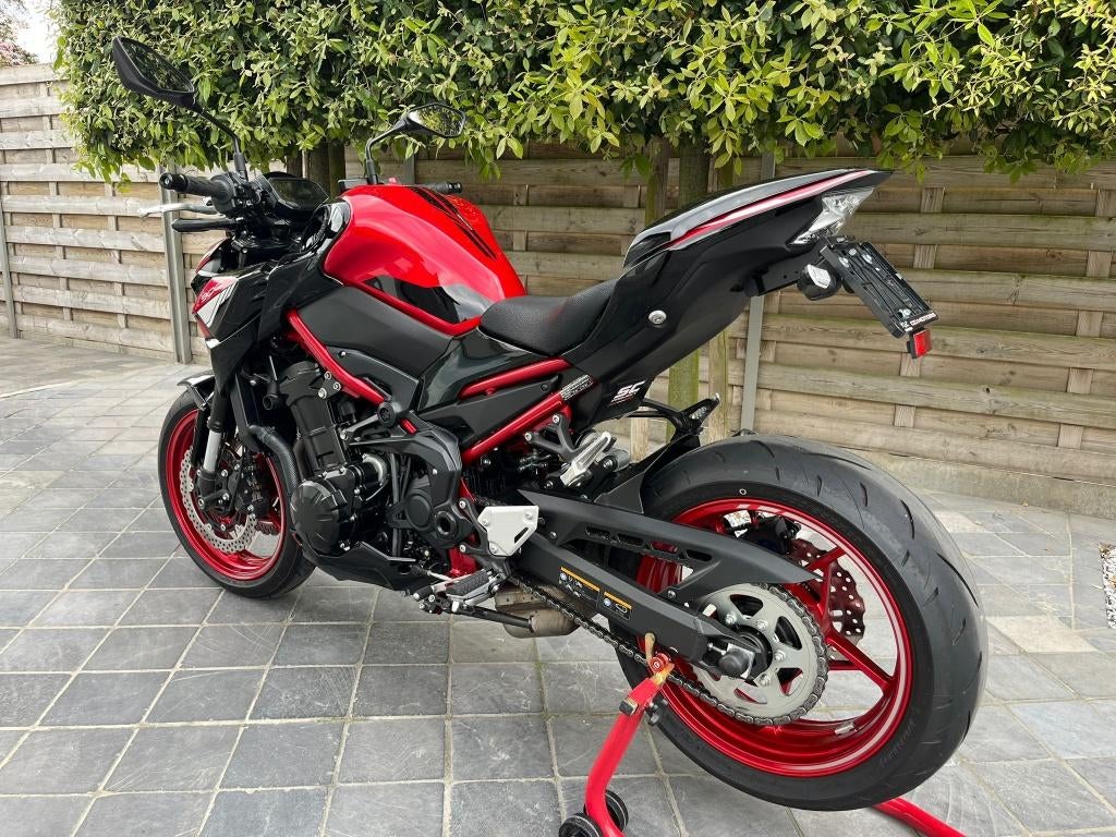 Kawasaki z900 7/2024**2900km**als nieuw!!*SC carbon uitlaat*, Motoren, Motorrijbewijs A, 948 cc, Bedrijf, LED Verlichting