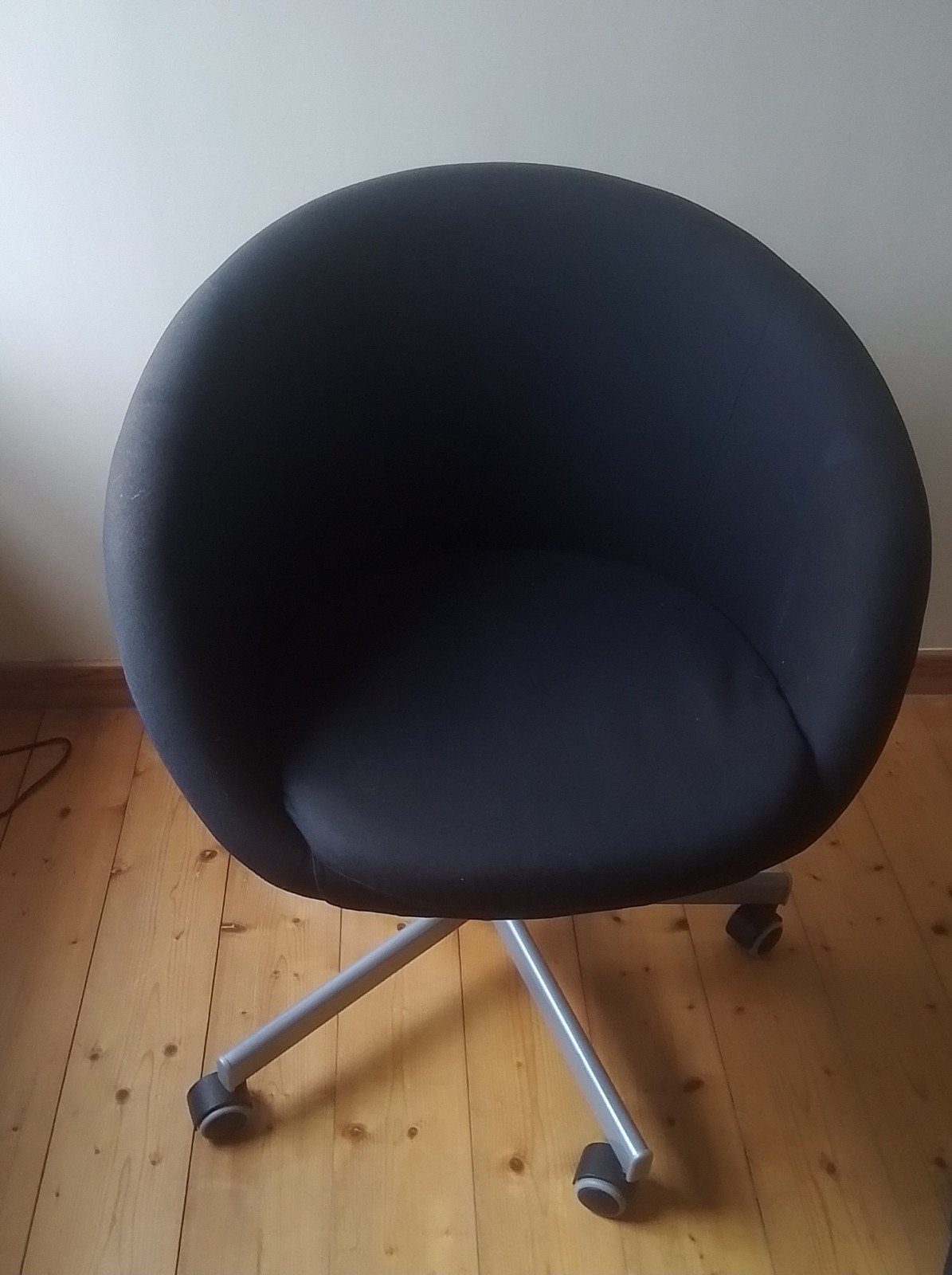Chaise pivotante noir sur roulettes, Enlèvement