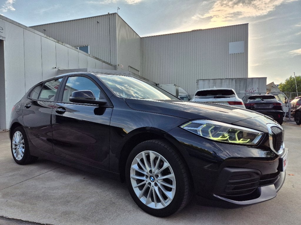 BMW 116 iA OPF / AUTOM. / 96.691 KM / 2023 !!, Auto's, BMW, Zwart, 115 g/km, Bedrijf, 5 deurs