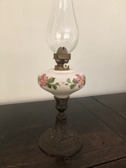 Decoratieve antieke petroleumlamp in beschilderd, Ophalen