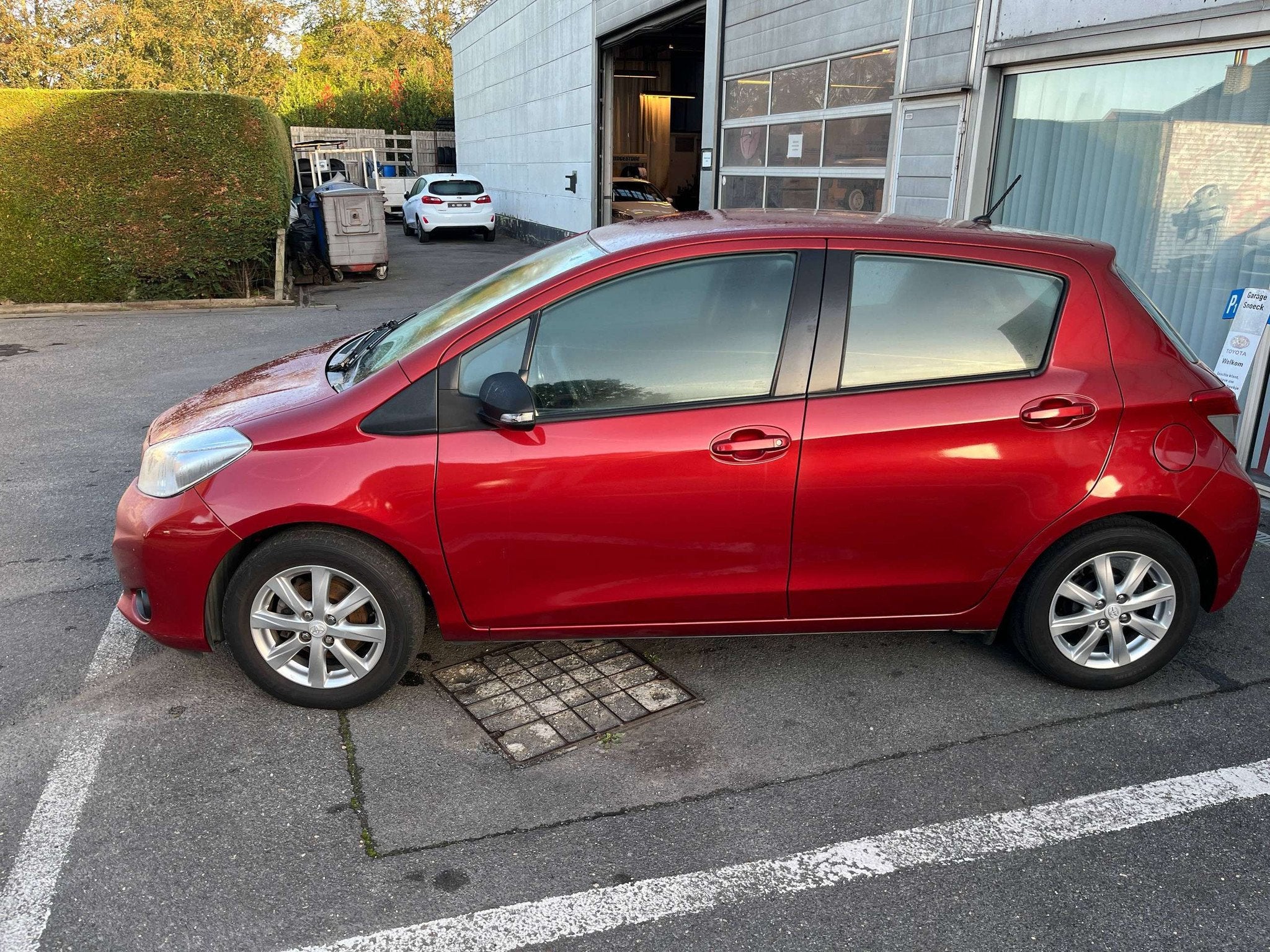 Toyota Yaris Yaris 1.33i VVT-i Edition 2013 (bj 2014), Auto's, Euro 5, Stof, Gebruikt, 4 cilinders