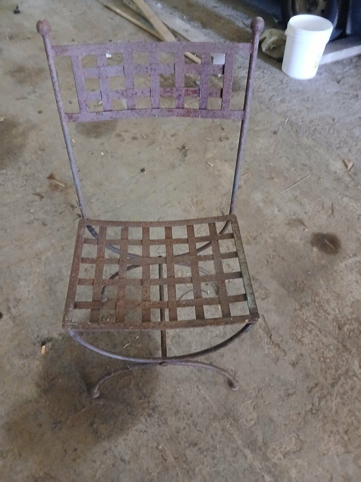 Gietijzeren stoelen, Ophalen