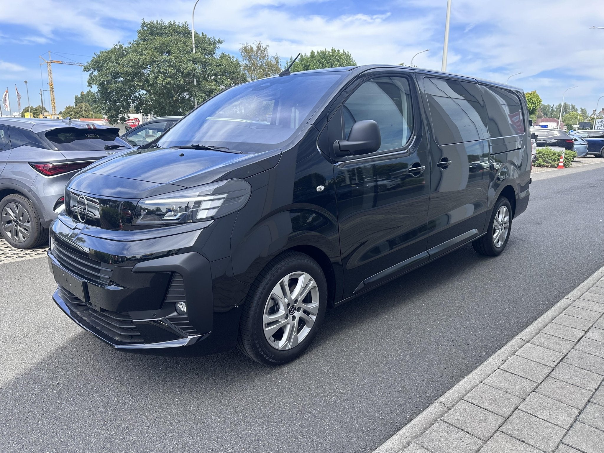 Opel Vivaro DUBBELE CABINE 2.2 DIESEL AT 8 180, Auto's, Automaat, 4 deurs, Vivaro, 180 pk