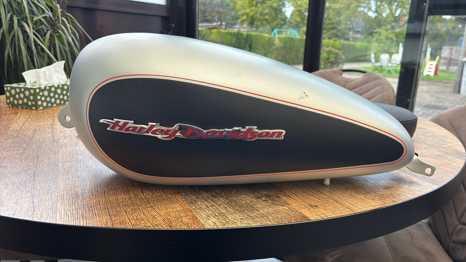Réservoir d'essence et siège arrière Harley-Davidson, Motos, Enlèvement