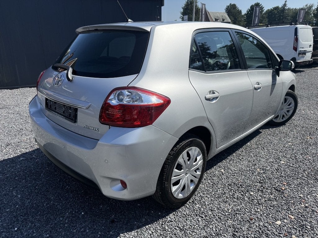 Toyota Auris 1.33i, 2010, 52.000km, Airco, Navigatie + 12m G, Auto's, Toyota, Euro 5, Zwart, https://public.car-pass.be/vhr/5bce0e12-9eba-4d36-950f-283fe88656bf
