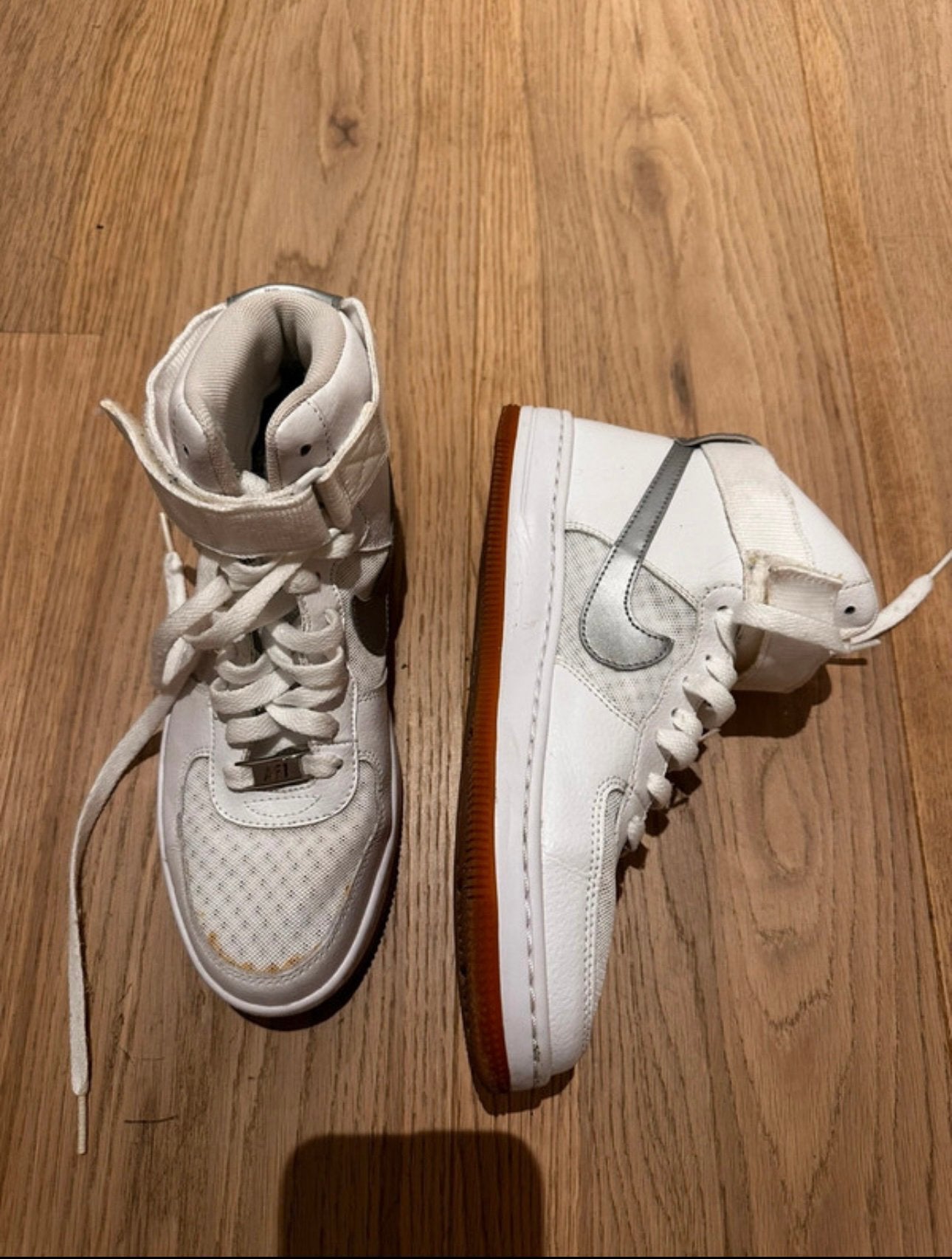Nike Air High-Top Sneakers – White, Sports & Fitness, Basket, Enlèvement ou Envoi, Utilisé, Chaussures