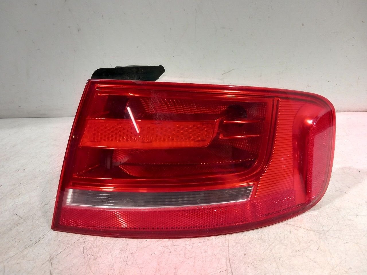 Achterlicht carrosserie rechts Audi A4, Onderdelen@venauto.nl, Van der Ven Autorecycling B.V., Gebruikt, Ettenseweg 76, 4706 PB Roosendaal, The Netherlands