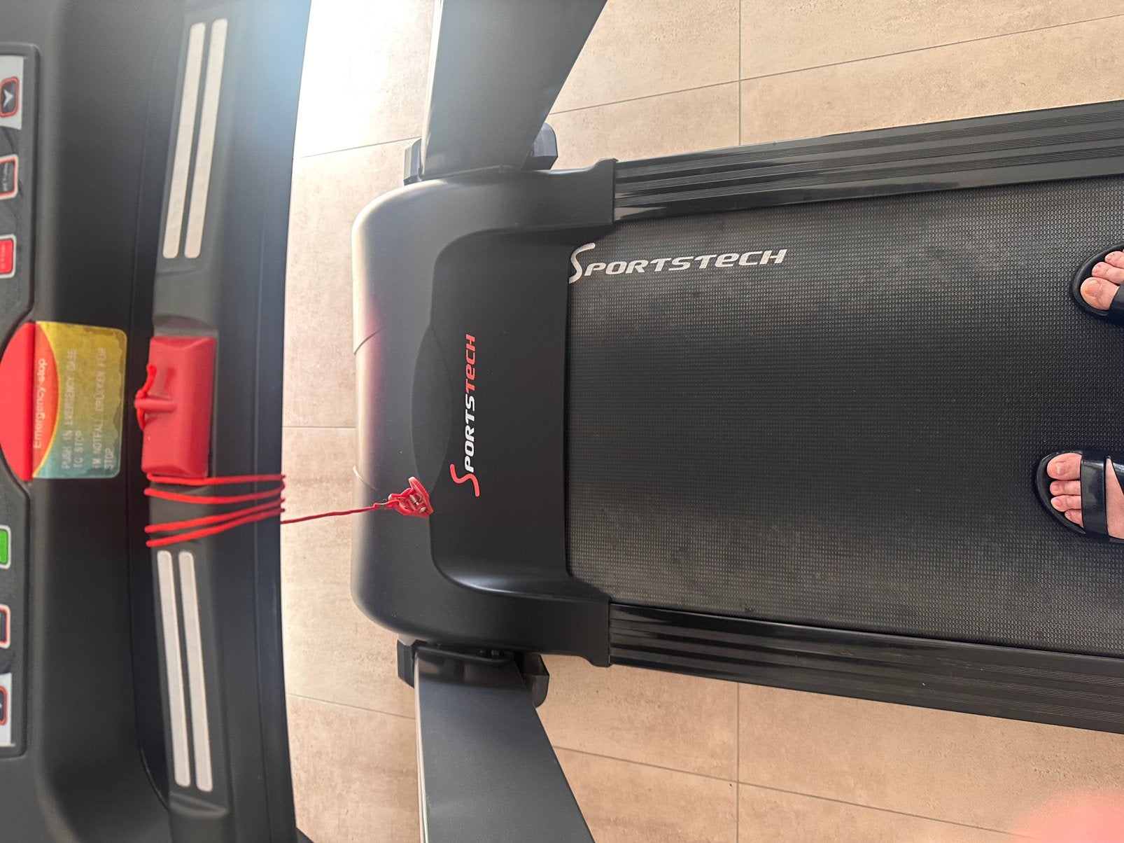 Tapis de course marque SPORTSTECH noir, Sports & Fitness, Appareils de fitness, Enlèvement, Utilisé
