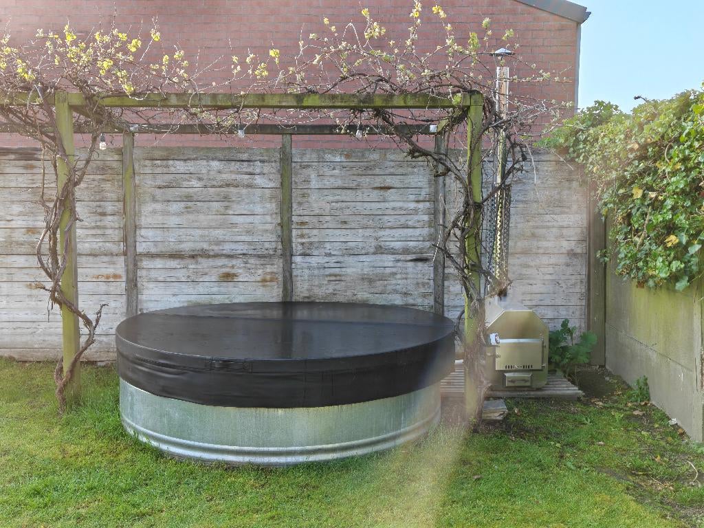 Ensemble complet Stocktank/Hot Tub avec cuisinière, Enlèvement, Utilisé