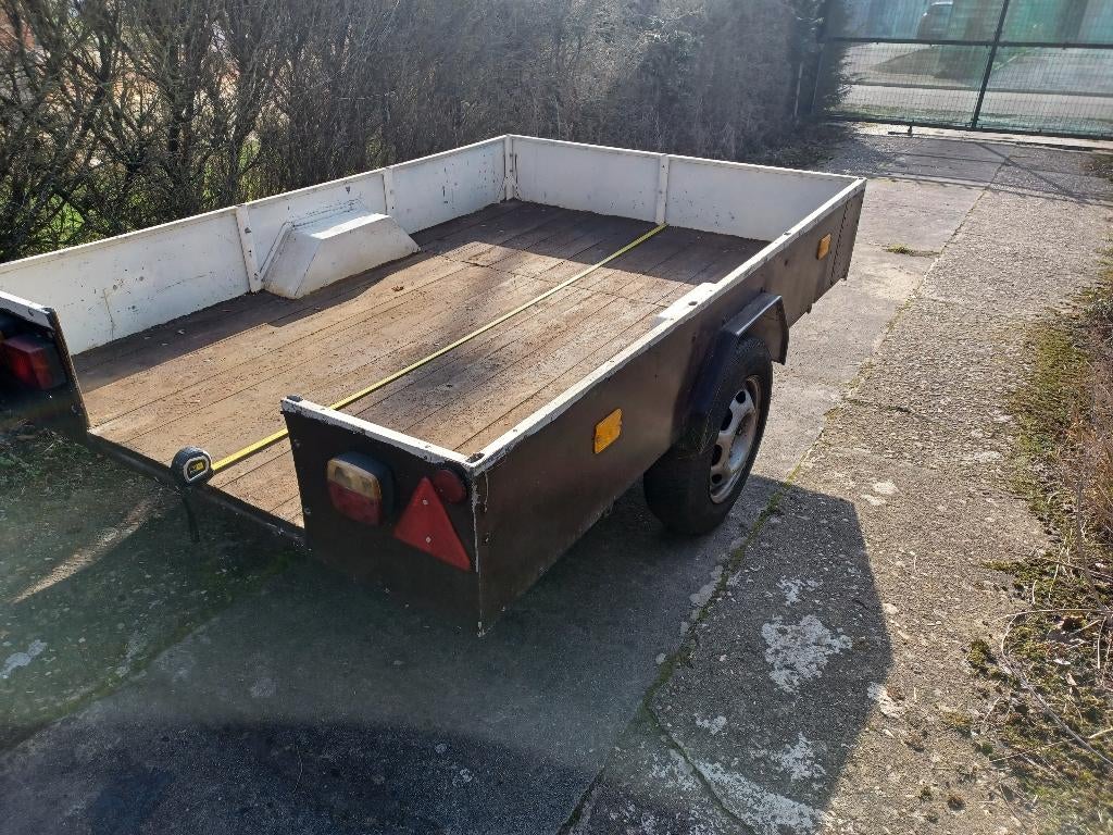 Stevige ongeremde aanhangwagen, Ophalen, Gebruikt