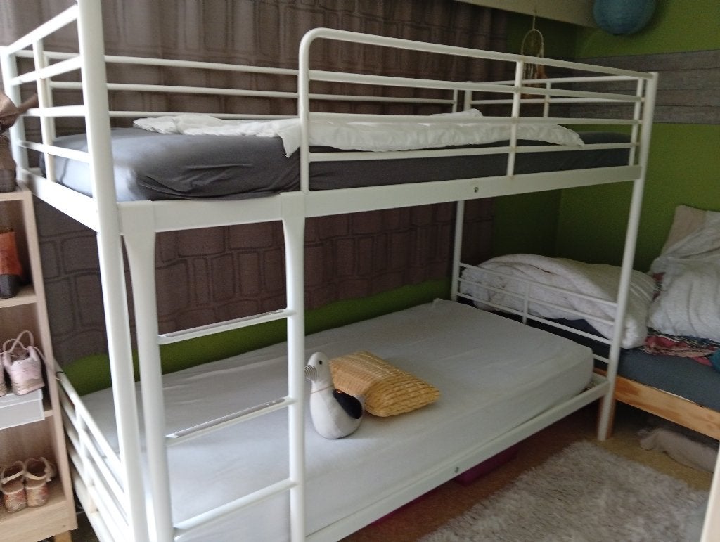 Stapelbed, Enlèvement, Lits superposés