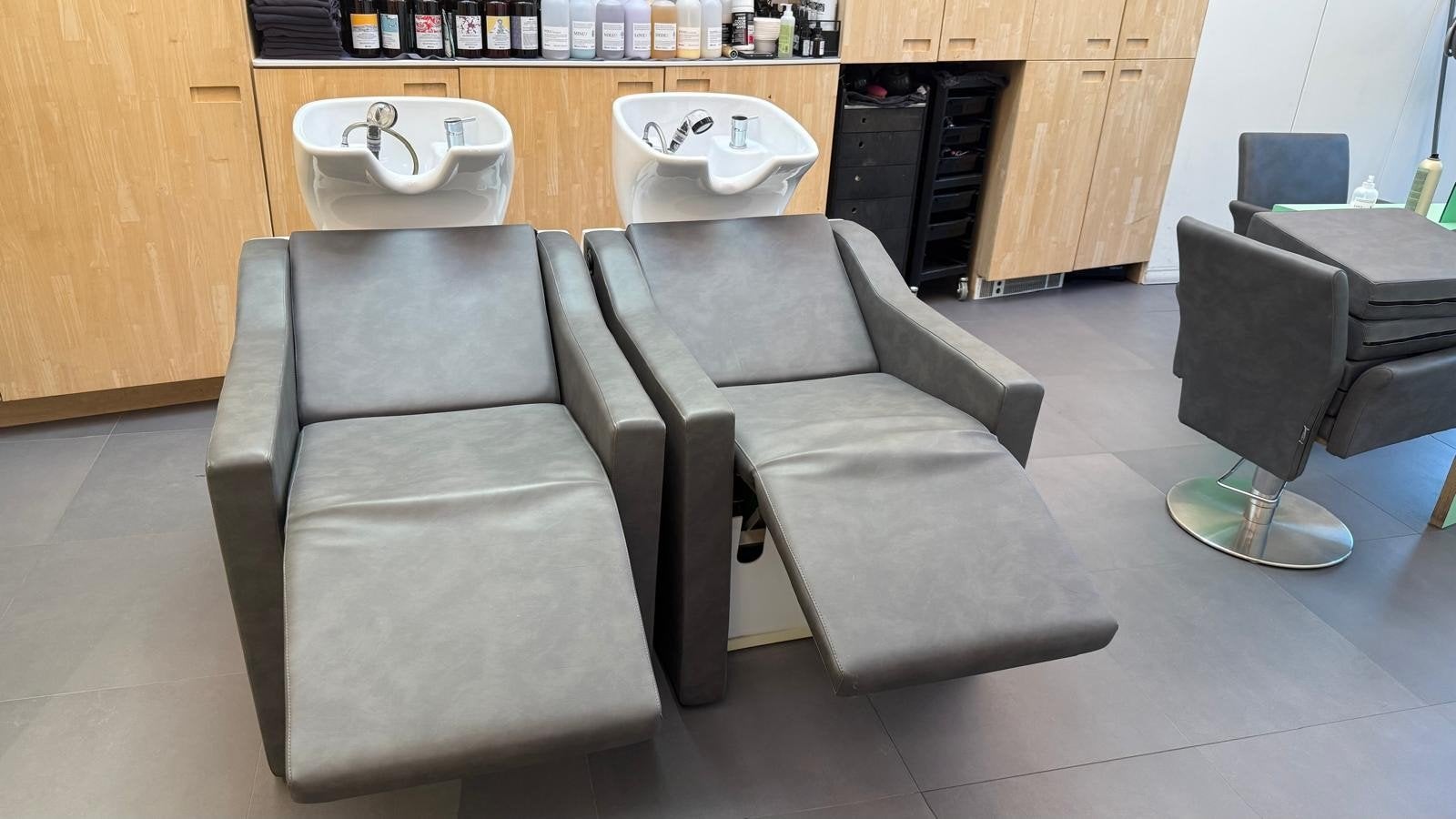 2 wastafels + 3 kapperstoelen + climazon, Ophalen, Gebruikt, Twee, Leer