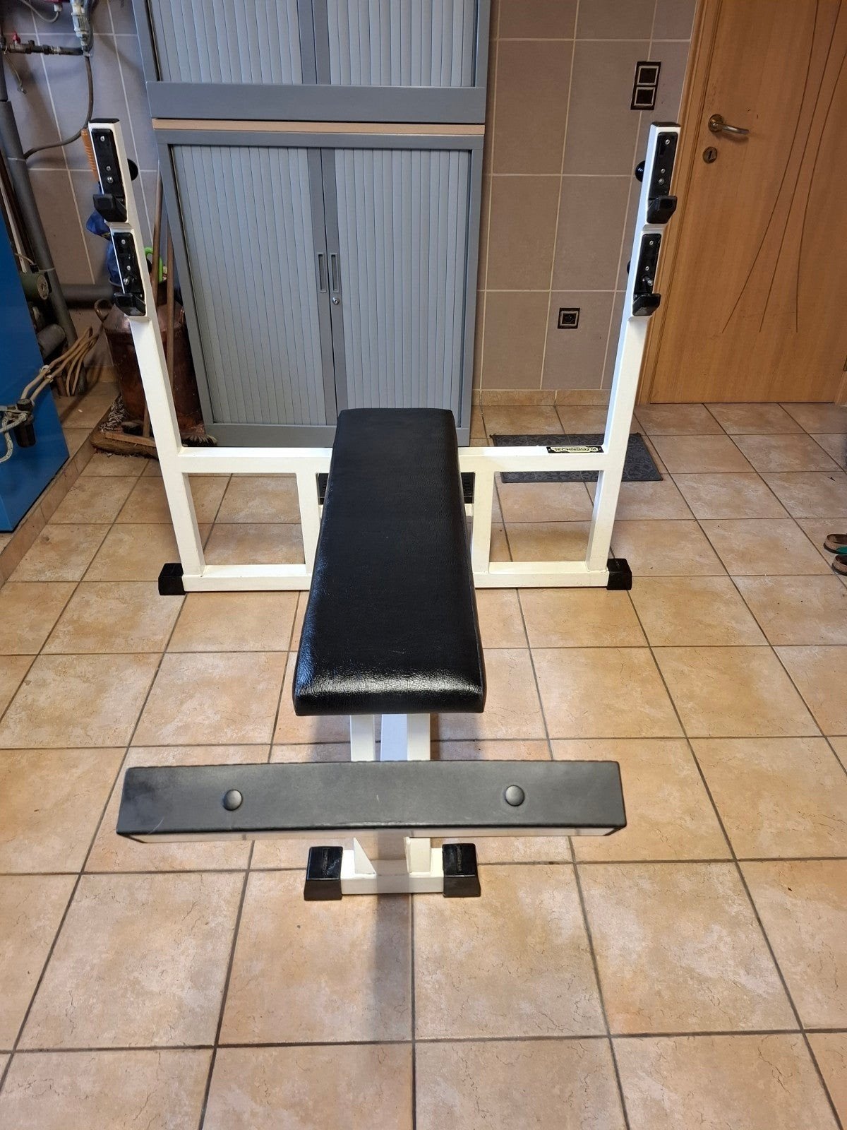 BANC OLYMPIQUE TECHNOGYM, Enlèvement, Comme neuf, Bras