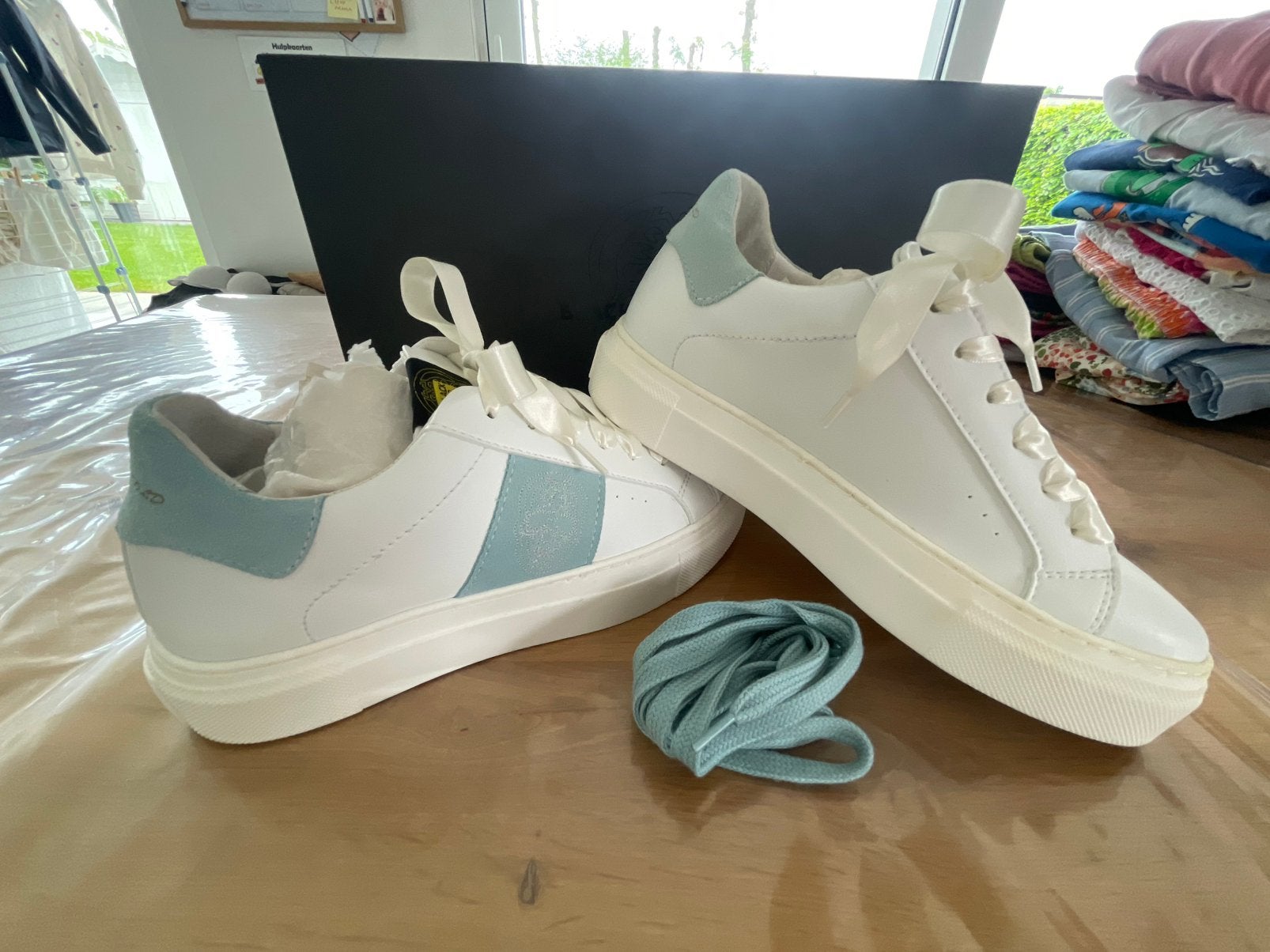 Schoenen black and gold, Kleding | Dames, Ophalen, Zo goed als nieuw