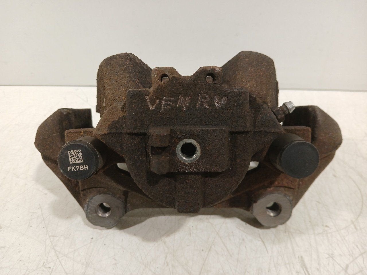 Remklauw rechts voor Land Rover Discovery, Onderdelen@venauto.nl, Van der Ven Autorecycling B.V., Land Rover, Ettenseweg 76, 4706 PB Roosendaal, The Netherlands