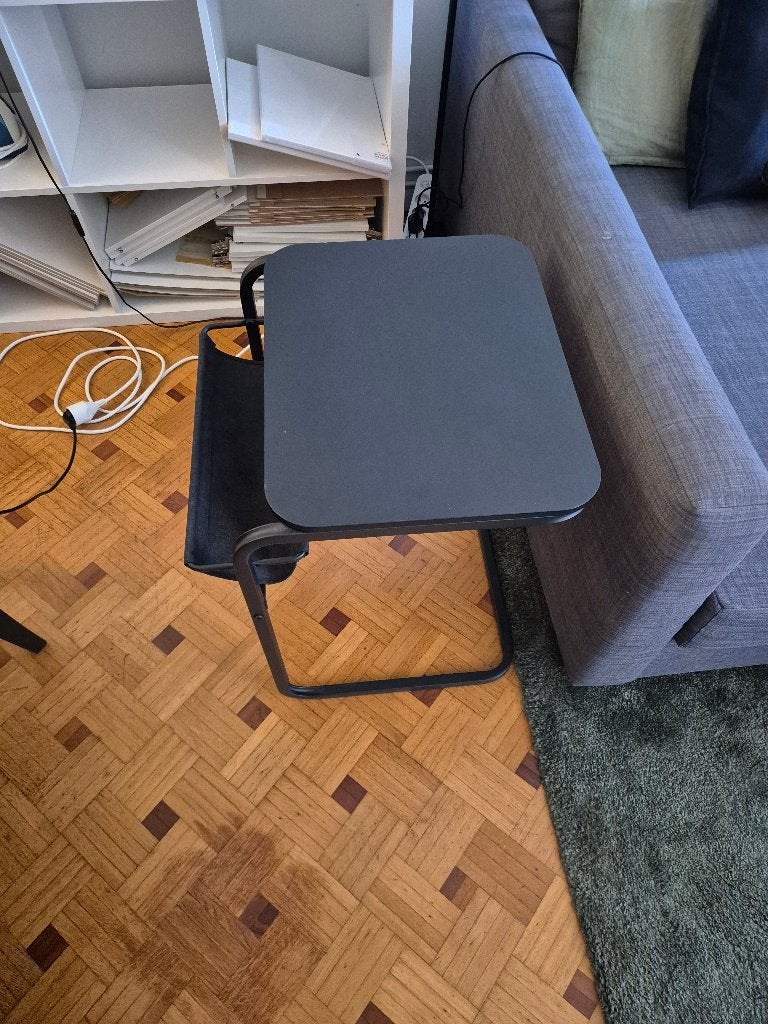 Table d'appoint IKEA OLSERÖD (gris foncé), Informatique & Logiciels, Tables d'ordinateur portable, Comme neuf, Réglable en profondeur