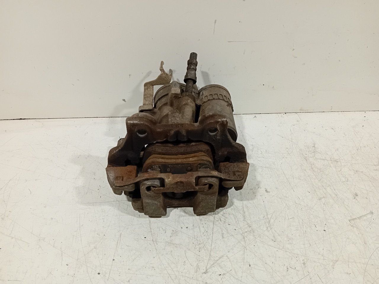 Remklauw links achter BMW i3, Onderdelen@venauto.nl, Van der Ven Autorecycling B.V., Ettenseweg 76, 4706 PB Roosendaal, The Netherlands