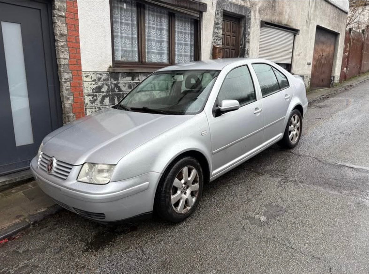 Vw bora essence pour pièces ou refaire, Argent ou Gris, Achat, Noir, Particulier