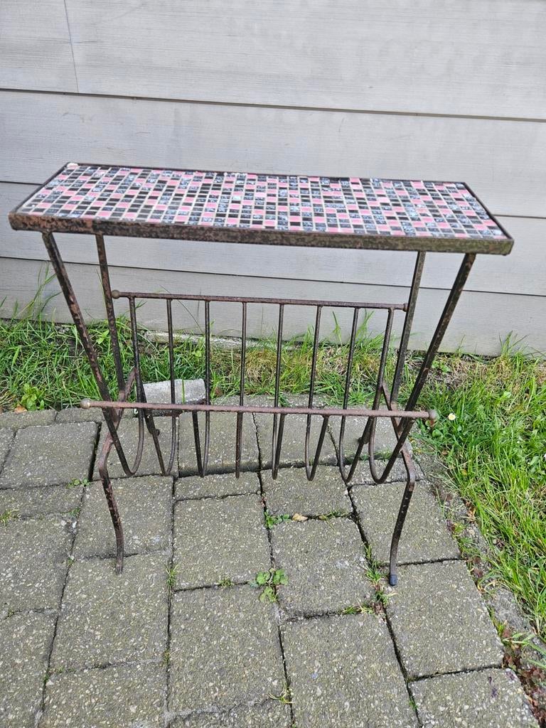 Vintage krantentafeltje, Ophalen