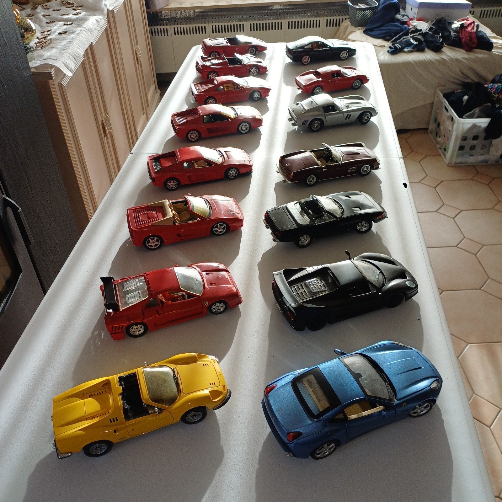Collectie van 32 ferrari cars, Hobby en Vrije tijd, Modelauto's | 1:18, Ophalen