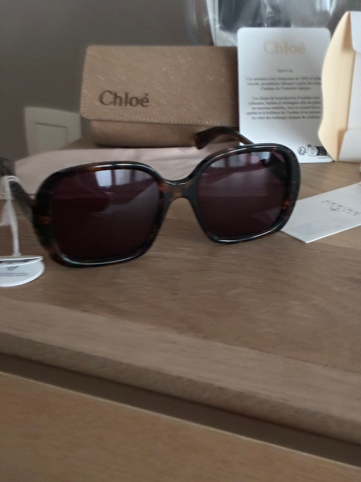 Magnifique lunettes de soleil classe  marque Chloé neuve, Enlèvement ou Envoi